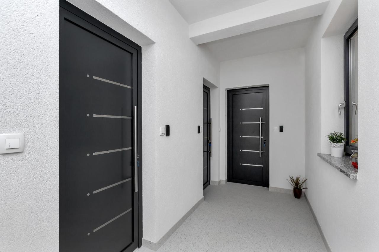 Central Beach Apartments Tučepi Dış mekan fotoğraf